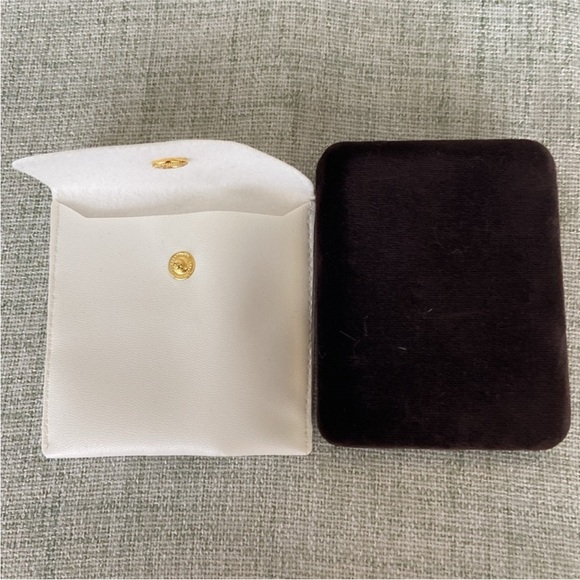 Dior Vintage Luxurious Gold Key Holder - Picture 5 of 5